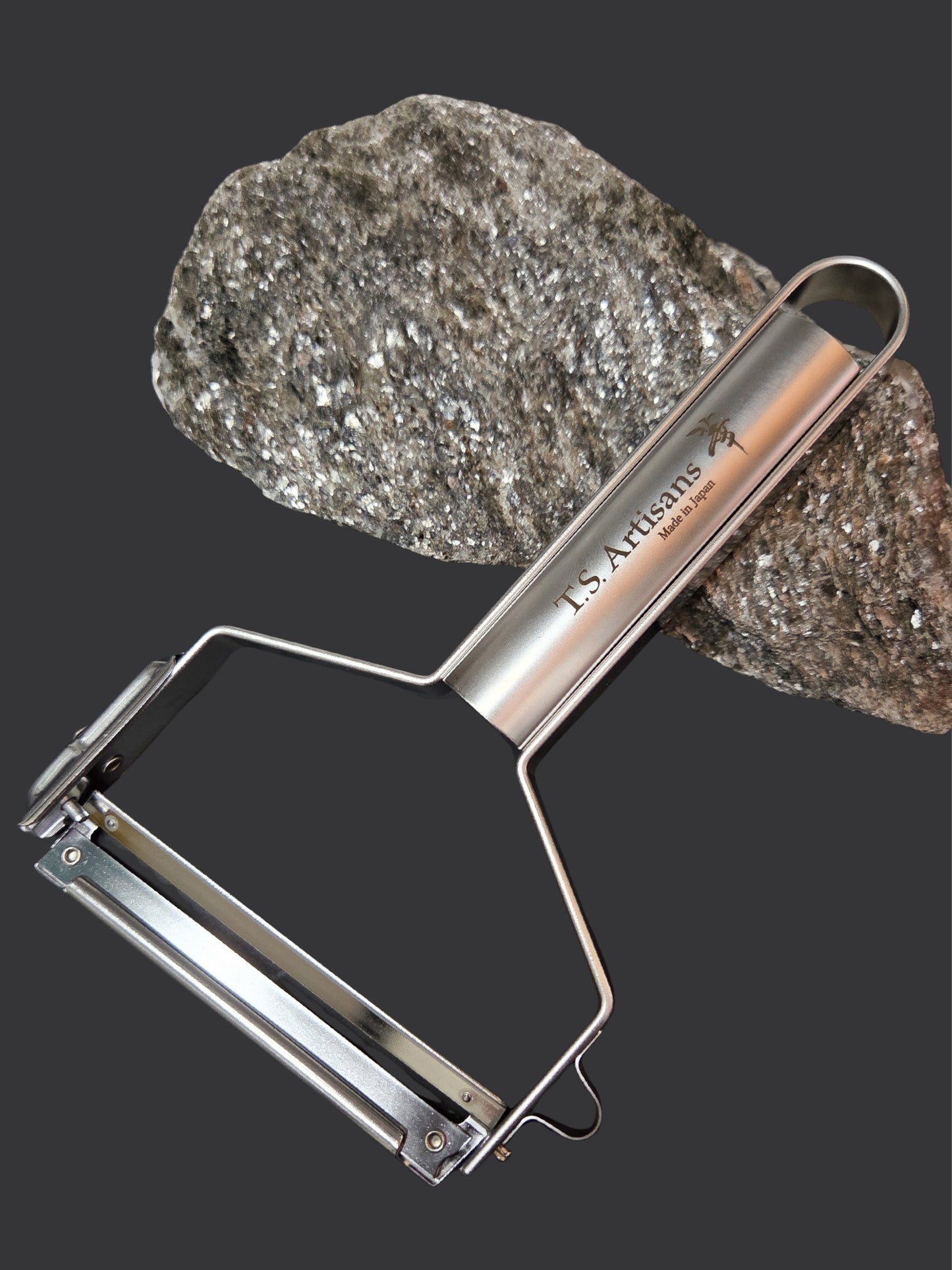 Japanese stainless steel peeler with extra serated blade